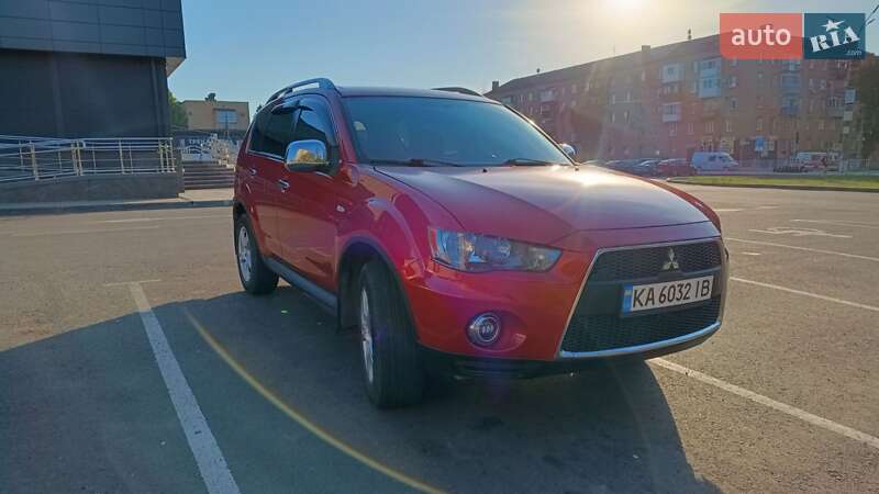 Внедорожник / Кроссовер Mitsubishi Outlander 2010 в Кривом Роге
