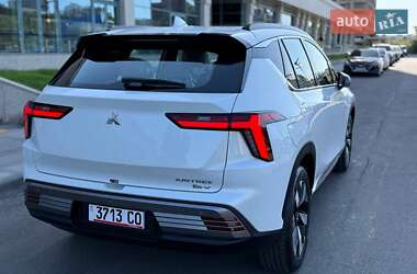 Внедорожник / Кроссовер Mitsubishi Outlander 2022 в 