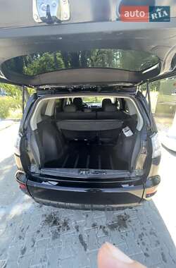 Внедорожник / Кроссовер Mitsubishi Outlander 2011 в 