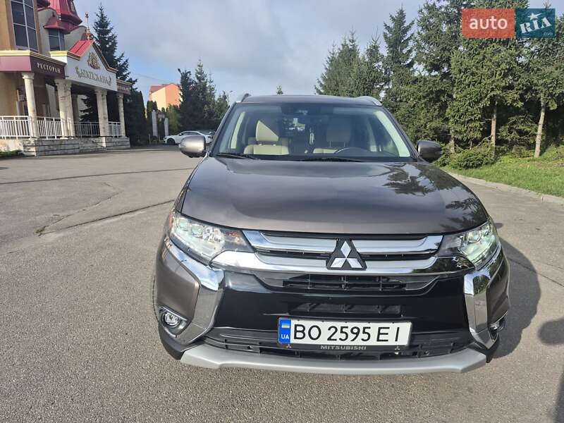 Позашляховик / Кросовер Mitsubishi Outlander 2017 в Тернополі