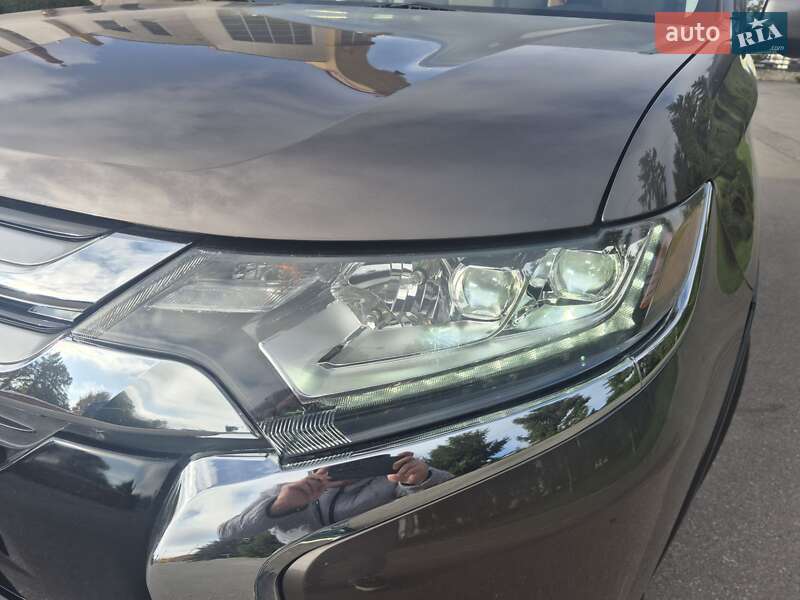 Позашляховик / Кросовер Mitsubishi Outlander 2017 в Тернополі