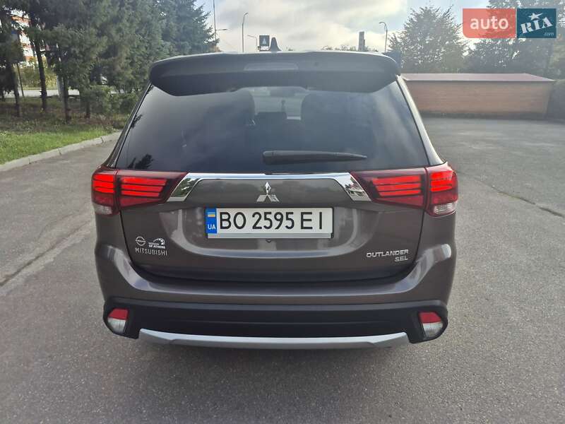 Позашляховик / Кросовер Mitsubishi Outlander 2017 в Тернополі