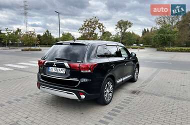 Внедорожник / Кроссовер Mitsubishi Outlander 2016 в 