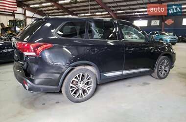 Внедорожник / Кроссовер Mitsubishi Outlander 2016 в 