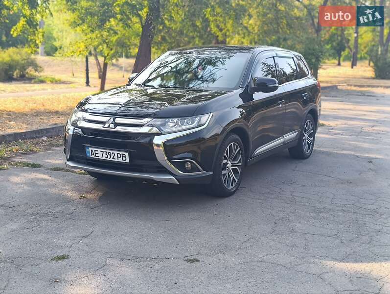 Внедорожник / Кроссовер Mitsubishi Outlander 2017 в Кривом Роге