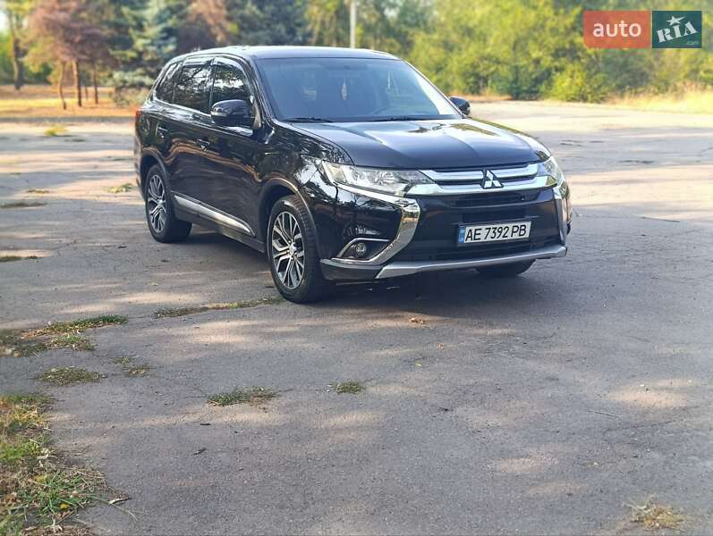 Внедорожник / Кроссовер Mitsubishi Outlander 2017 в Кривом Роге