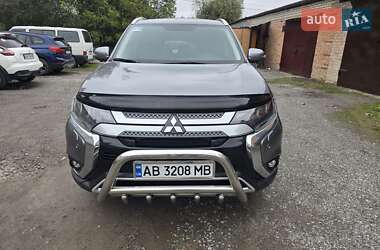 Внедорожник / Кроссовер Mitsubishi Outlander 2018 в 