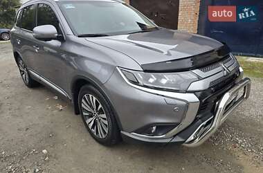 Внедорожник / Кроссовер Mitsubishi Outlander 2018 в 