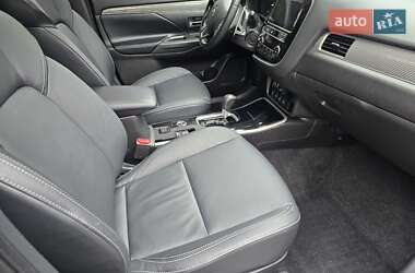Внедорожник / Кроссовер Mitsubishi Outlander 2018 в 
