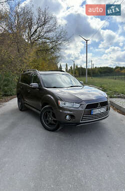 Позашляховик / Кросовер Mitsubishi Outlander 2012 в  фото 2 Позашляховик / Кросовер Mitsubishi Outlander 2012 в
