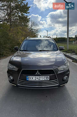 Позашляховик / Кросовер Mitsubishi Outlander 2012 в  фото 10 Позашляховик / Кросовер Mitsubishi Outlander 2012 в