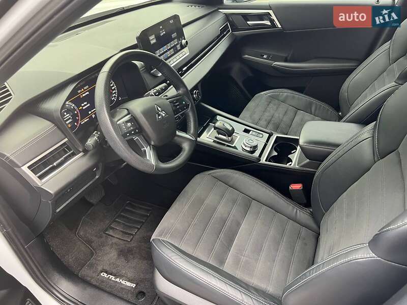 Внедорожник / Кроссовер Mitsubishi Outlander 2023 в Киеве