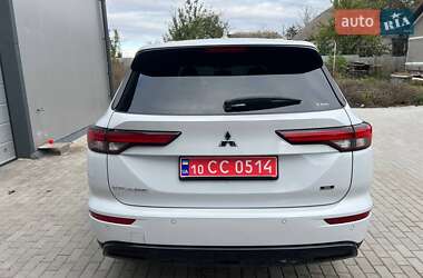 Внедорожник / Кроссовер Mitsubishi Outlander 2023 в 