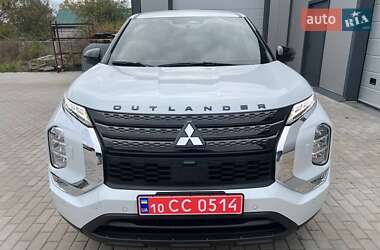 Внедорожник / Кроссовер Mitsubishi Outlander 2023 в 