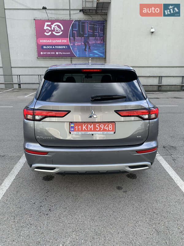 Внедорожник / Кроссовер Mitsubishi Outlander 2022 в Киеве