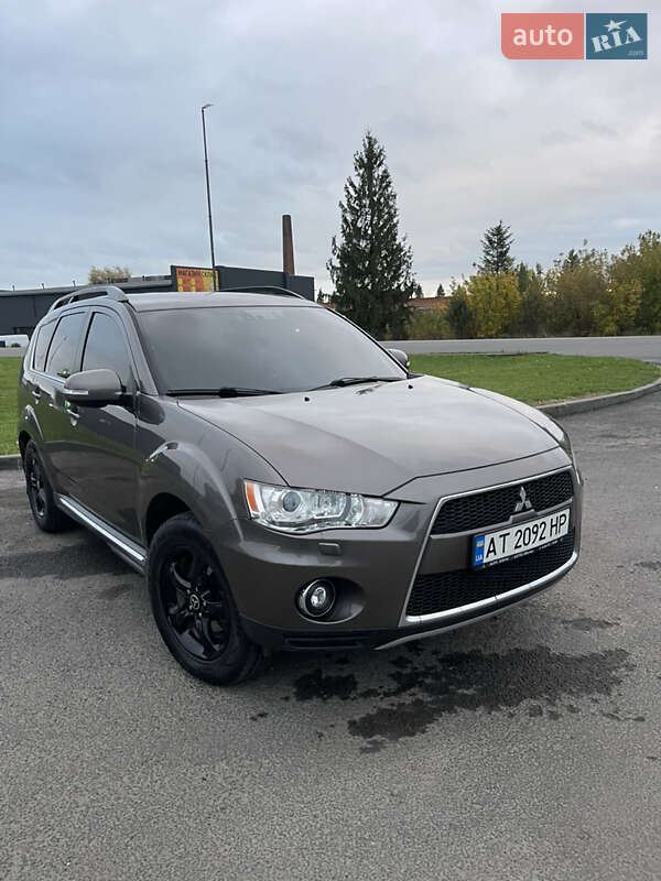 Внедорожник / Кроссовер Mitsubishi Outlander 2011 в 