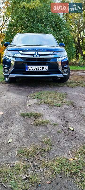 Внедорожник / Кроссовер Mitsubishi Outlander 2017 в Смеле