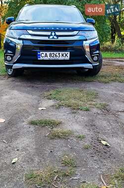 Внедорожник / Кроссовер Mitsubishi Outlander 2017 в 