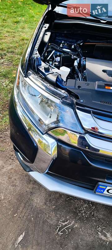 Внедорожник / Кроссовер Mitsubishi Outlander 2017 в Смеле