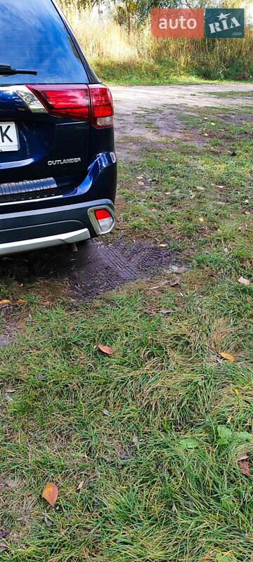Внедорожник / Кроссовер Mitsubishi Outlander 2017 в Смеле