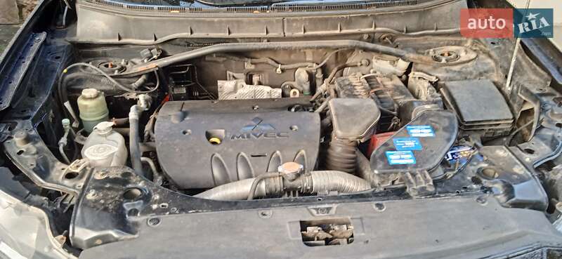 Внедорожник / Кроссовер Mitsubishi Outlander 2010 в Заре