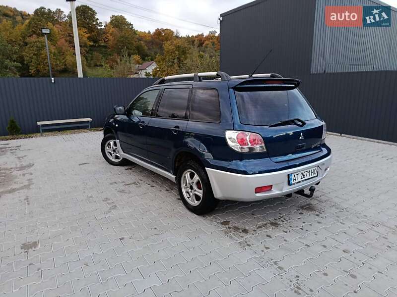 Внедорожник / Кроссовер Mitsubishi Outlander 2004 в Косове