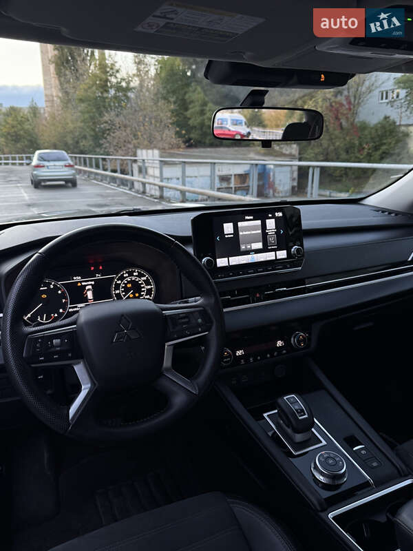 Внедорожник / Кроссовер Mitsubishi Outlander 2022 в Киеве