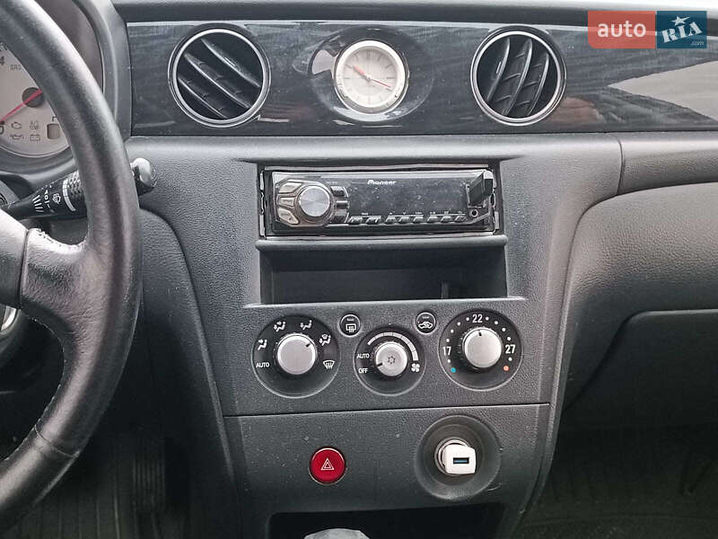 Позашляховик / Кросовер Mitsubishi Outlander 2003 в Харкові