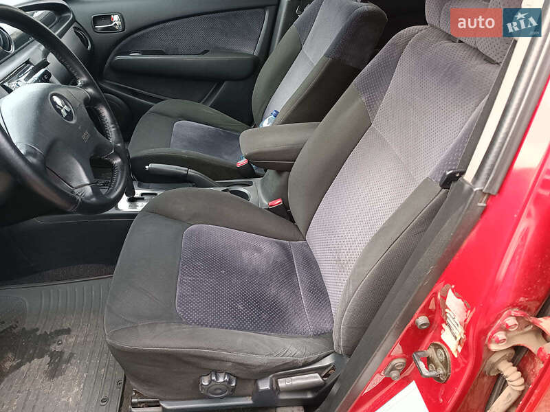 Позашляховик / Кросовер Mitsubishi Outlander 2003 в Харкові