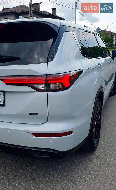 Внедорожник / Кроссовер Mitsubishi Outlander 2022 в Киеве