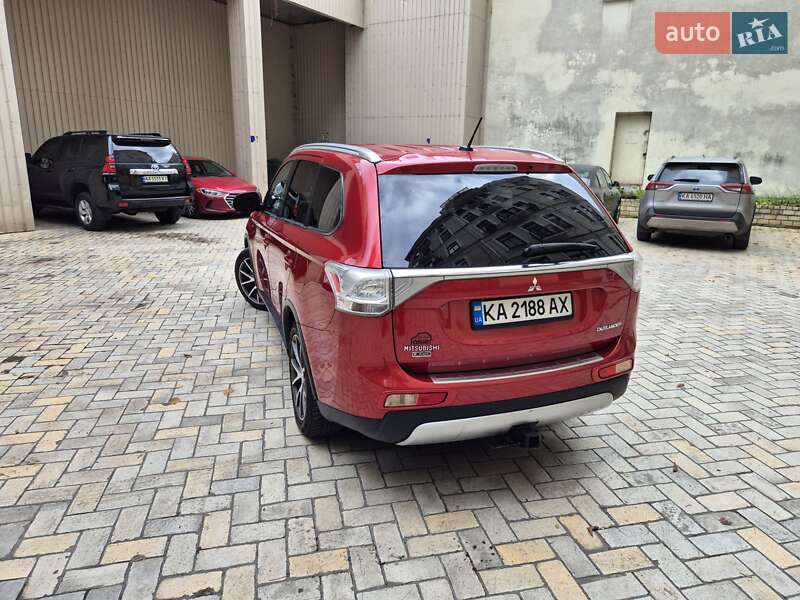 Внедорожник / Кроссовер Mitsubishi Outlander 2014 в Киеве