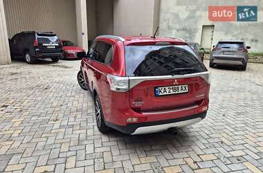 Внедорожник / Кроссовер Mitsubishi Outlander 2014 в 