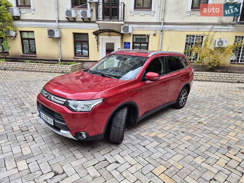 Внедорожник / Кроссовер Mitsubishi Outlander 2014 в Киеве