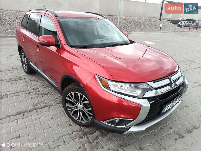 Внедорожник / Кроссовер Mitsubishi Outlander 2016 в Киеве