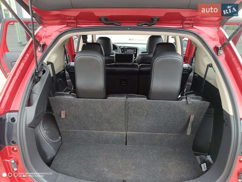 Внедорожник / Кроссовер Mitsubishi Outlander 2016 в Киеве