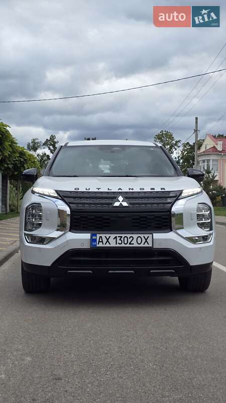 Внедорожник / Кроссовер Mitsubishi Outlander 2022 в Киеве