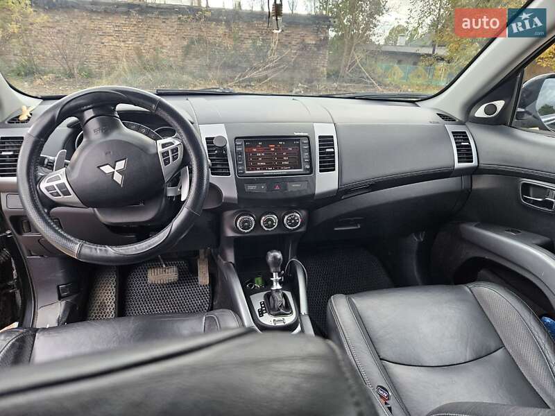 Внедорожник / Кроссовер Mitsubishi Outlander 2010 в Нововолынске