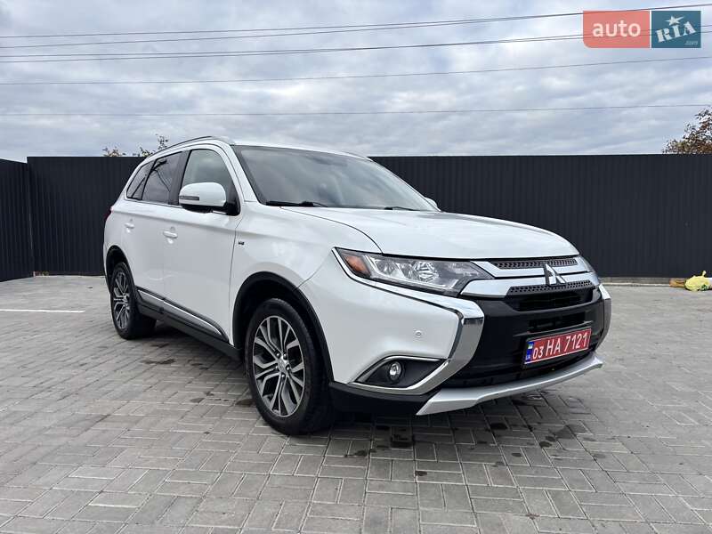 Внедорожник / Кроссовер Mitsubishi Outlander 2016 в Черкассах
