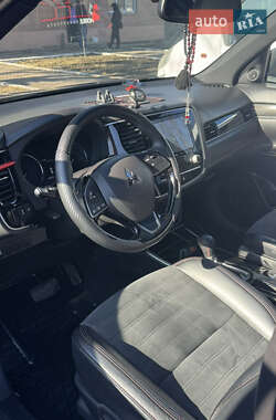 Внедорожник / Кроссовер Mitsubishi Outlander 2020 в Харькове