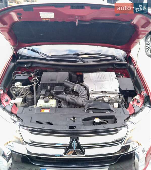 Позашляховик / Кросовер Mitsubishi Outlander 2017 в Тернополі