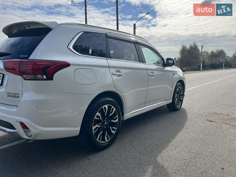 Позашляховик / Кросовер Mitsubishi Outlander 2018 в Києві
