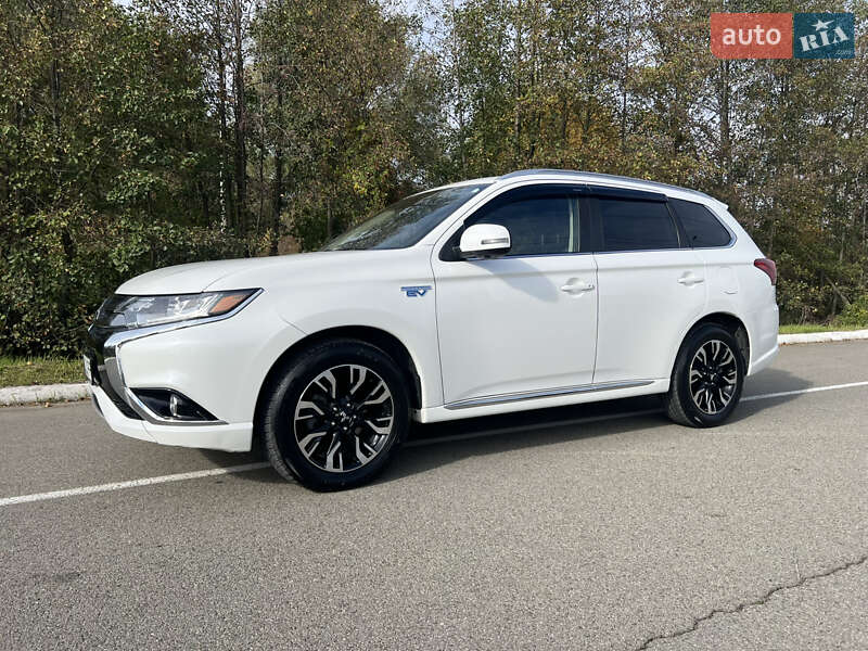 Позашляховик / Кросовер Mitsubishi Outlander 2018 в Києві