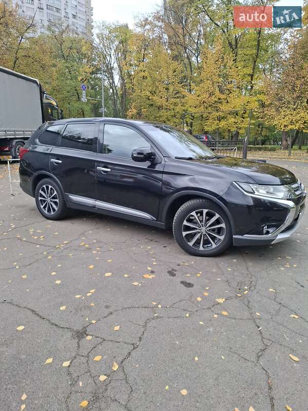 Внедорожник / Кроссовер Mitsubishi Outlander 2018 в Киеве