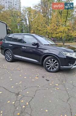 Внедорожник / Кроссовер Mitsubishi Outlander 2018 в 