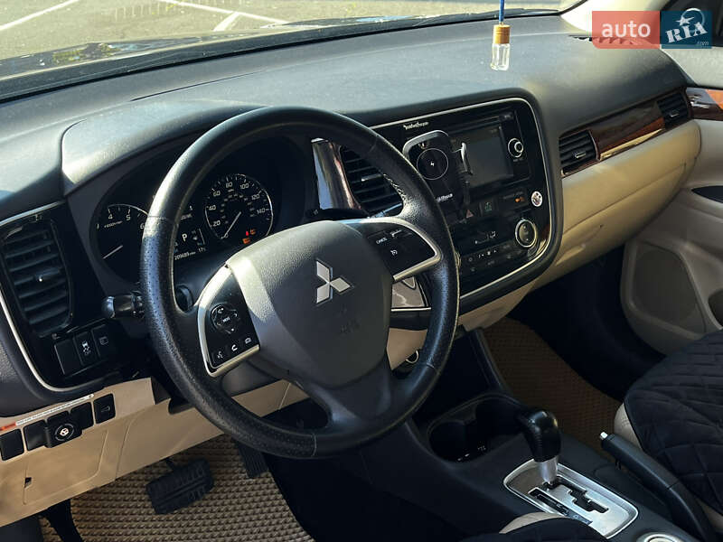 Внедорожник / Кроссовер Mitsubishi Outlander 2013 в Одессе фото 14 Внедорожник / Кроссовер Mitsubishi Outlander 2013 в Одессе