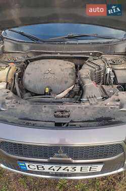Позашляховик / Кросовер Mitsubishi Outlander 2010 в  фото 9 Позашляховик / Кросовер Mitsubishi Outlander 2010 в