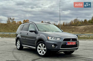 Внедорожник / Кроссовер Mitsubishi Outlander 2012 в 