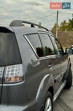 Внедорожник / Кроссовер Mitsubishi Outlander 2012 в 