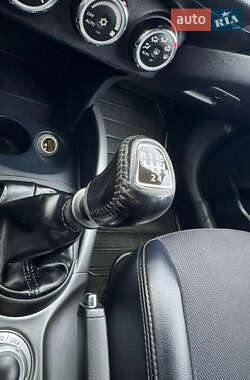 Внедорожник / Кроссовер Mitsubishi Outlander 2012 в 