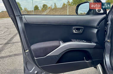Внедорожник / Кроссовер Mitsubishi Outlander 2012 в 